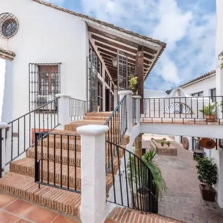 Exclusive Loft In Center Benahavis With Pool 別荘