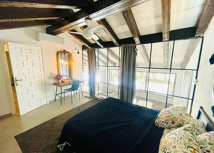 Exclusive Loft In Center Benahavis With Pool 別荘