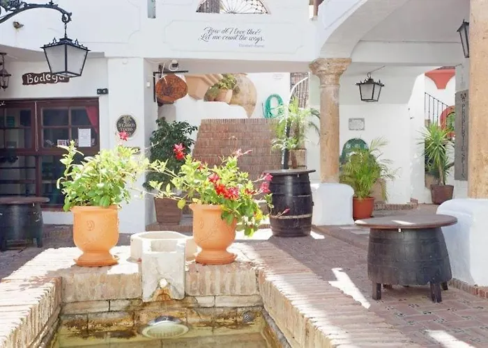 Exclusive Loft In Center Benahavis With Pool 別荘