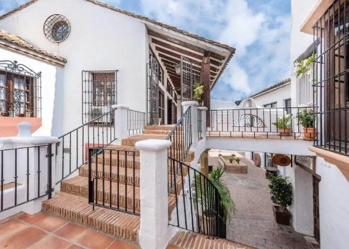 Exclusive Loft In Center Benahavis With Pool 別荘